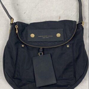Marc by Marc Jacobs Black Zip Closure Crossbody Bag – Classic & Functional